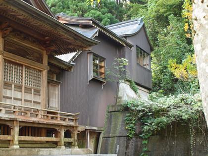 �Q�K�ʂ̍����ɂ���{�a